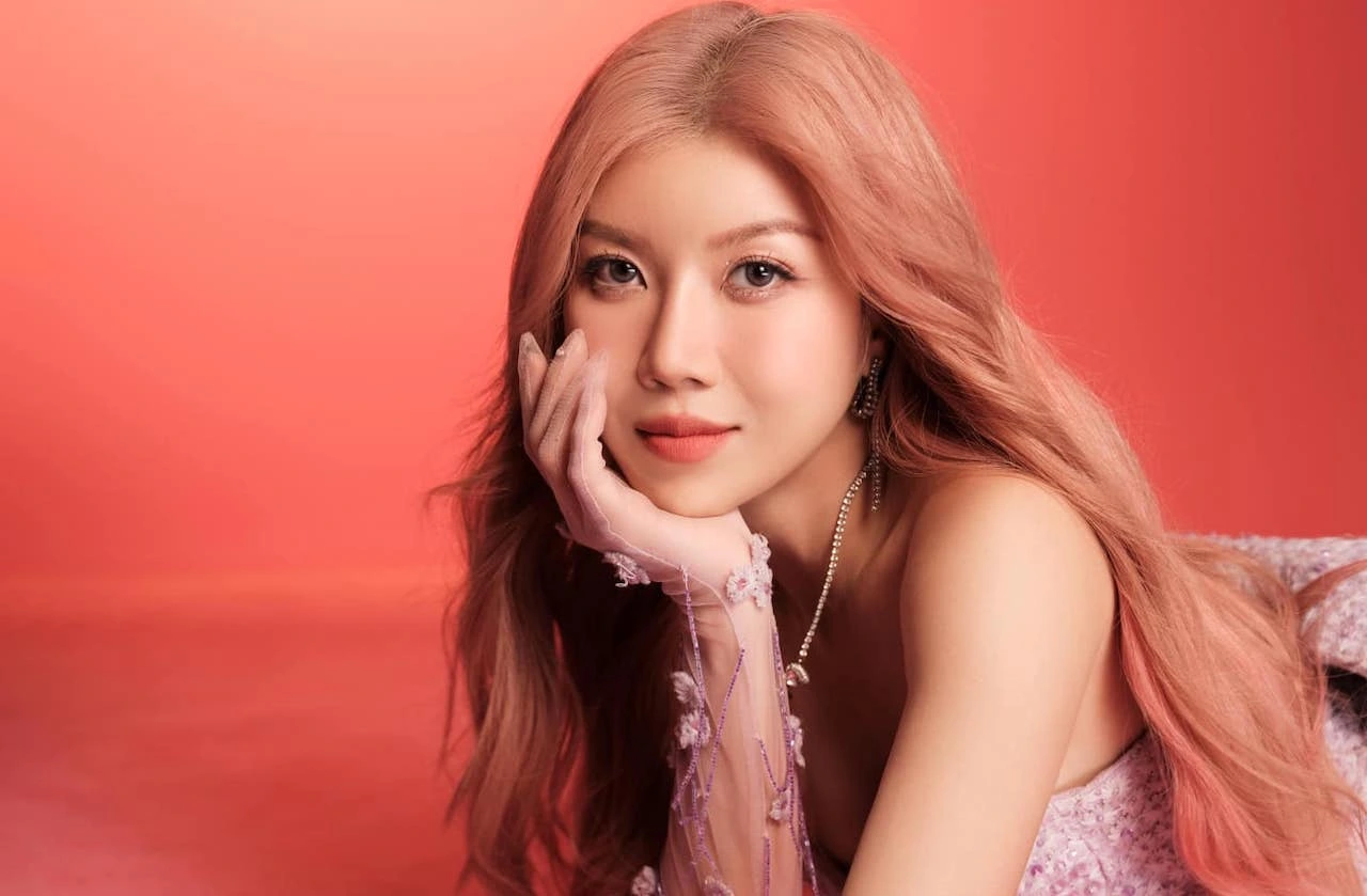 Trang Pháp chào sân show Trung Quốc: Catwalk sập sàn sân khấu, là đại diện Việt Nam duy nhất làm được điều “lịch sử” này